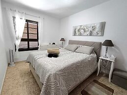 Apartment Edith - Ocean View Just Above the Beach