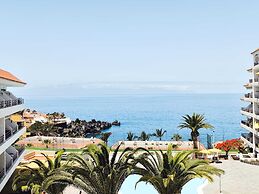 Apartment Edith - Ocean View Just Above the Beach