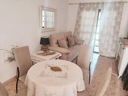 Apartment Edith - Ocean View Just Above the Beach