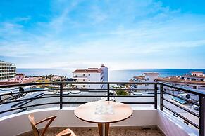 Apartment Edith - Ocean View Just Above the Beach