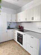 Apartment Edith - Ocean View Just Above the Beach