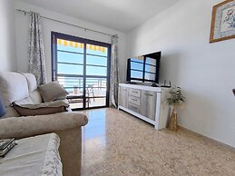 Apartment Edith - Ocean View Just Above the Beach