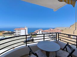 Apartment Edith - Ocean View Just Above the Beach