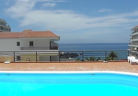 Apartment Edith - Ocean View Just Above the Beach