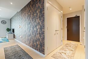 Elegant 2 Bed Apartment Within Many Attractions
