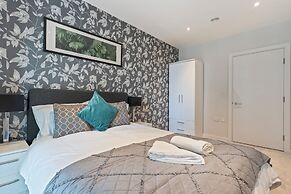 Elegant 2 Bed Apartment Within Many Attractions