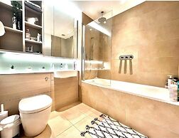 Elegant 2 Bed Apartment Within Many Attractions
