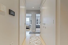 Elegant 2 Bed Apartment Within Many Attractions