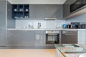 Elegant 2 Bed Apartment Within Many Attractions