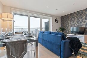 Elegant 2 Bed Apartment Within Many Attractions