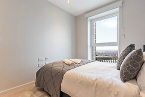 Elegant 2 Bed Apartment Within Many Attractions