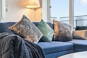 Elegant 2 Bed Apartment Within Many Attractions