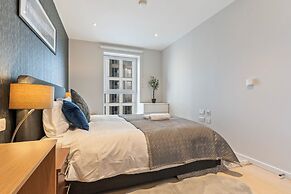 Elegant 2 Bed Apartment Within Many Attractions