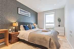 Elegant 2 Bed Apartment Within Many Attractions