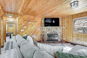 Crestline Vacation Rental < 1 Mi to Lake Gregory!