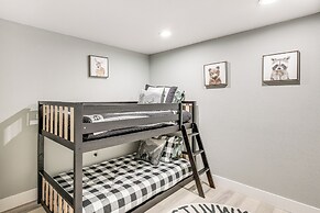 Crestline Vacation Rental < 1 Mi to Lake Gregory!