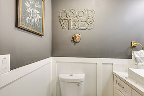 Crestline Vacation Rental < 1 Mi to Lake Gregory!