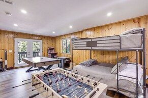 Crestline Vacation Rental < 1 Mi to Lake Gregory!