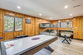 Crestline Vacation Rental < 1 Mi to Lake Gregory!