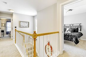 9 Mi to Uptown: Abode w/ Hot Tub in Charlotte!