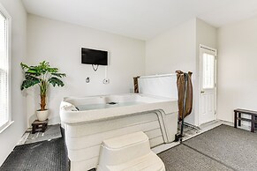 9 Mi to Uptown: Abode w/ Hot Tub in Charlotte!