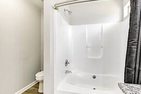 9 Mi to Uptown: Abode w/ Hot Tub in Charlotte!