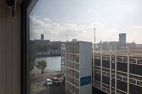 Host Stay Monarchs Quay