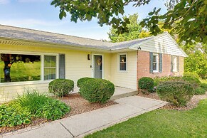 1440 Getaway w/ Yard & Deck ~ 16 Mi to Rochester