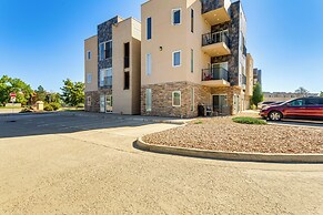 Pet-friendly Condo w/ Balcony ~ 17 Mi to Denver