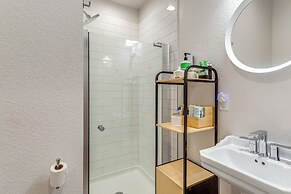 Pet-friendly Condo w/ Balcony ~ 17 Mi to Denver