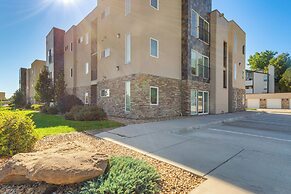 Pet-friendly Condo w/ Balcony ~ 17 Mi to Denver