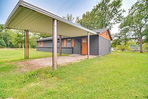 On-site Lake Access: Pet-friendly Vinita Home