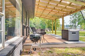 On-site Lake Access: Pet-friendly Vinita Home