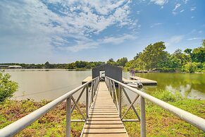 On-site Lake Access: Pet-friendly Vinita Home