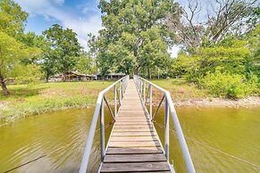 On-site Lake Access: Pet-friendly Vinita Home