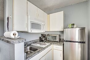 Daytona Beach Condo w/ Balcony: 5 Mi to Speedway!