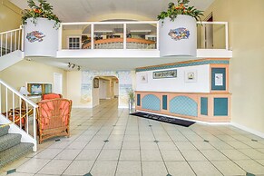 Daytona Beach Condo w/ Balcony: 5 Mi to Speedway!