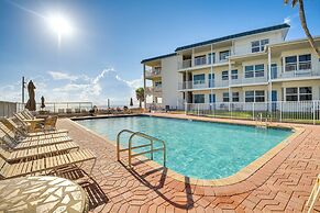 Daytona Beach Condo w/ Balcony: 5 Mi to Speedway!