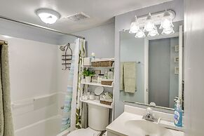 Daytona Beach Condo w/ Balcony: 5 Mi to Speedway!