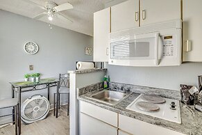 Daytona Beach Condo w/ Balcony: 5 Mi to Speedway!