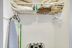 Daytona Beach Condo w/ Balcony: 5 Mi to Speedway!