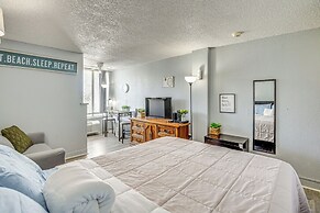 Daytona Beach Condo w/ Balcony: 5 Mi to Speedway!