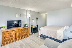 Daytona Beach Condo w/ Balcony: 5 Mi to Speedway!