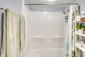 Daytona Beach Condo w/ Balcony: 5 Mi to Speedway!