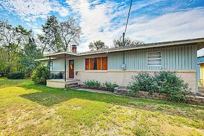 Rural Escape Near Lake Ouachita w/ Gas Grill!