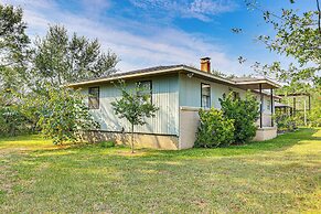 Rural Escape Near Lake Ouachita w/ Gas Grill!