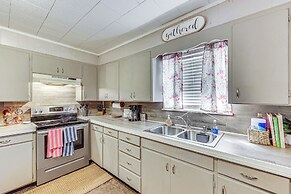 Rural Escape Near Lake Ouachita w/ Gas Grill!
