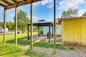 Rural Escape Near Lake Ouachita w/ Gas Grill!