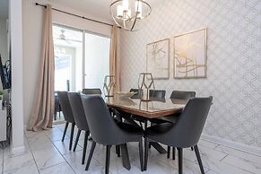 Stunning 4Bd w Pool Storey Lake Resort 4821