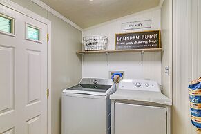 Home Near Dale Hollow Lake: Deck & Fire Pit